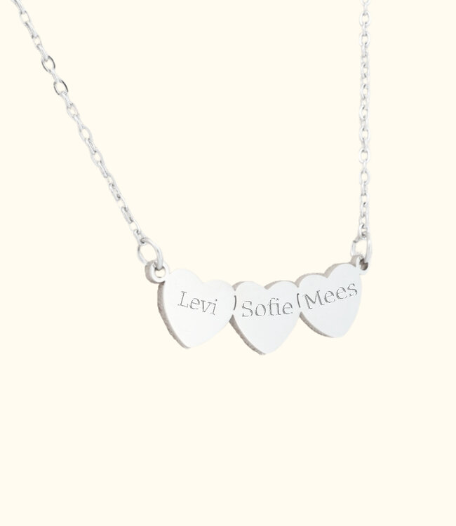 Elegante hartjes ketting met verfijnd design en naamgravering