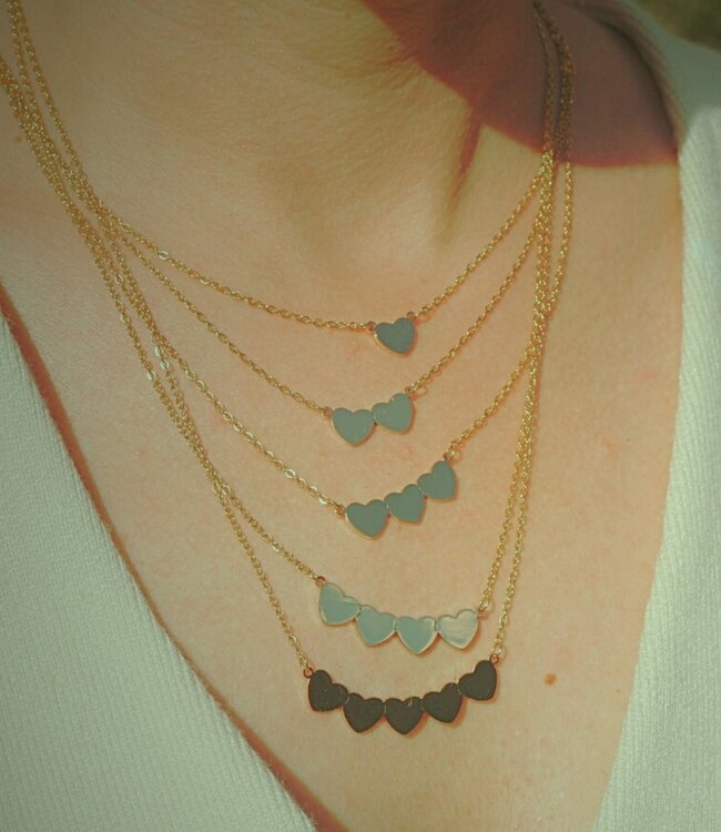 Elegante hartjes ketting met verfijnd design en naamgravering