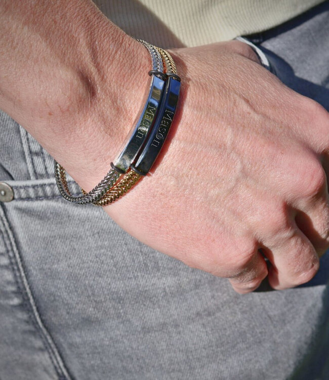 Stijlvolle armband met vossenstaart schakel en gepersonaliseerd graveer plaatje