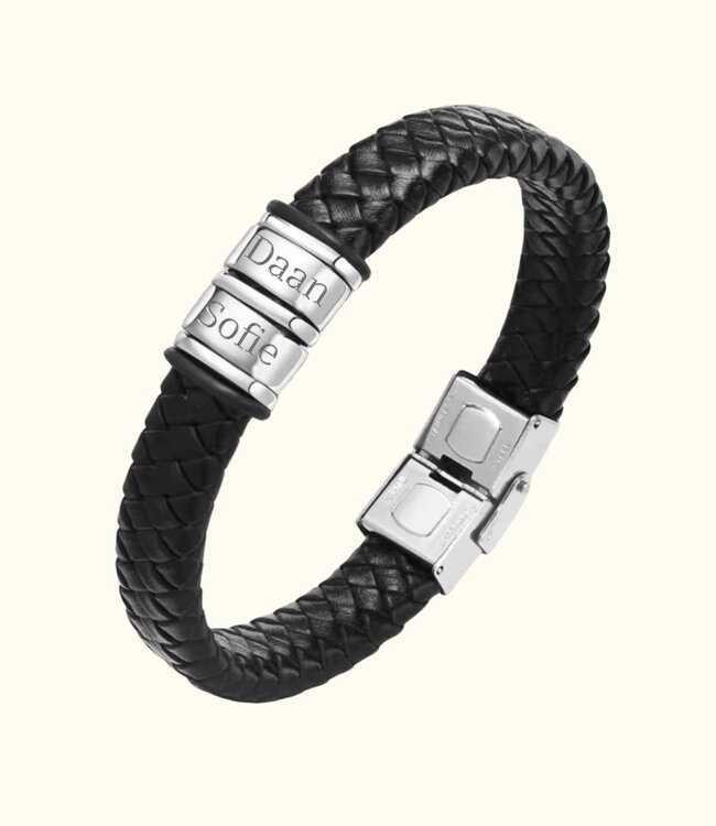 Gevlochten leren armband met 1 t/m 6 graveerplaatjes voor een persoonlijke touch