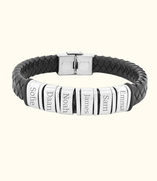 Gevlochten leren armband met 1 t/m 6 graveerplaatjes voor een persoonlijke touch