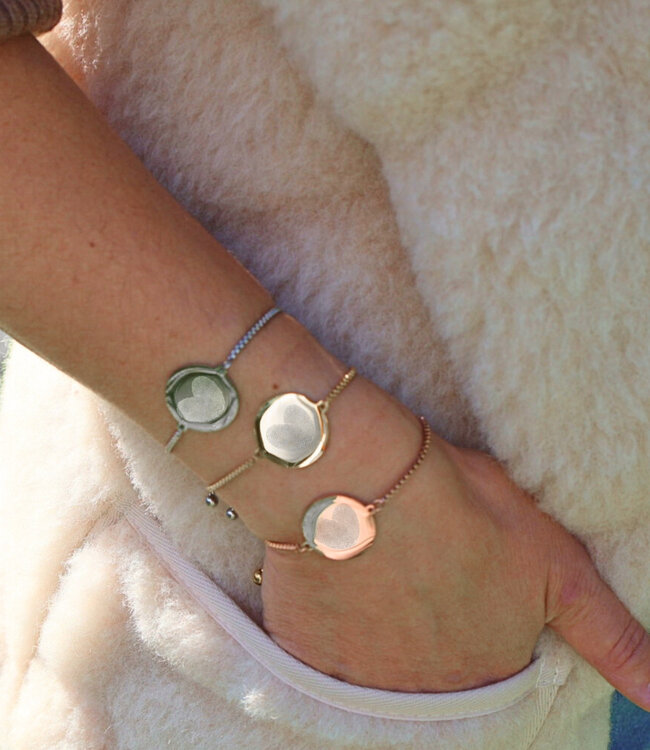 Elegante slide armband met rond graveerplaatje voor vingerafdruk gravure