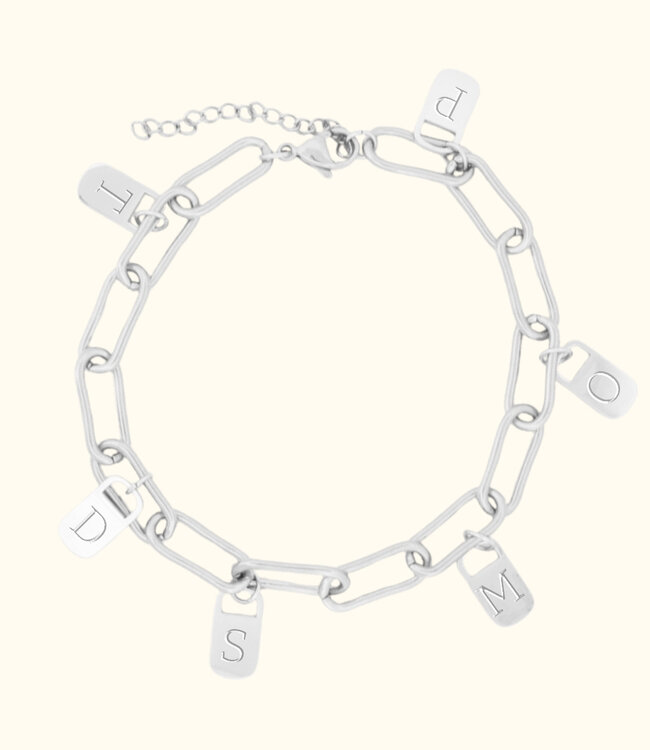 Trendy Paperclip Schakel Armband Met Gegraveerde Letter Bedeltjes
