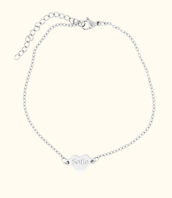 Elegante hartjes armband met verfijnd design en naamgravering