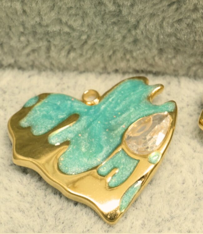 Goudkleurige hart bedel met uniek design en kleurrijke details