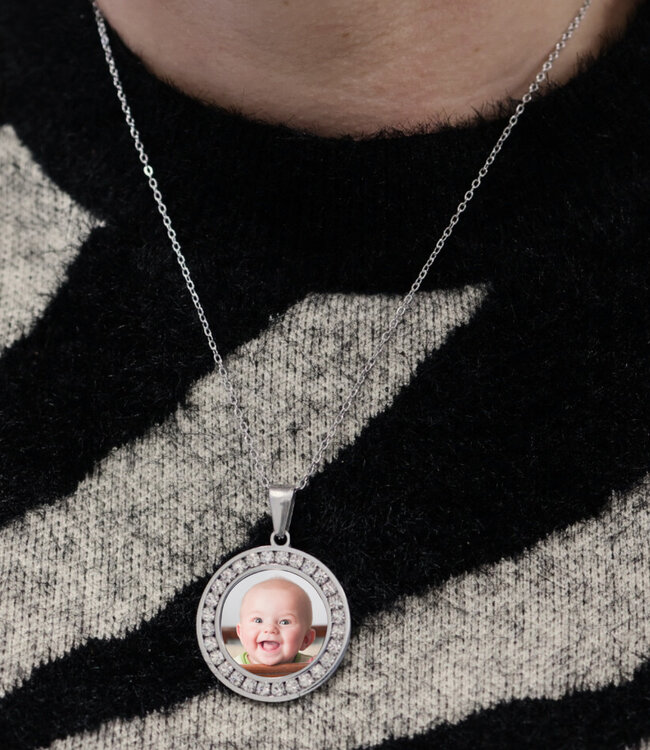 Stijlvolle Foto Ketting Met Ronde Strass Hanger