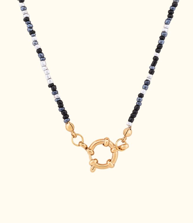 Fijne Zwarte Kralen Ketting Met Boeisluiting Voor Bedels