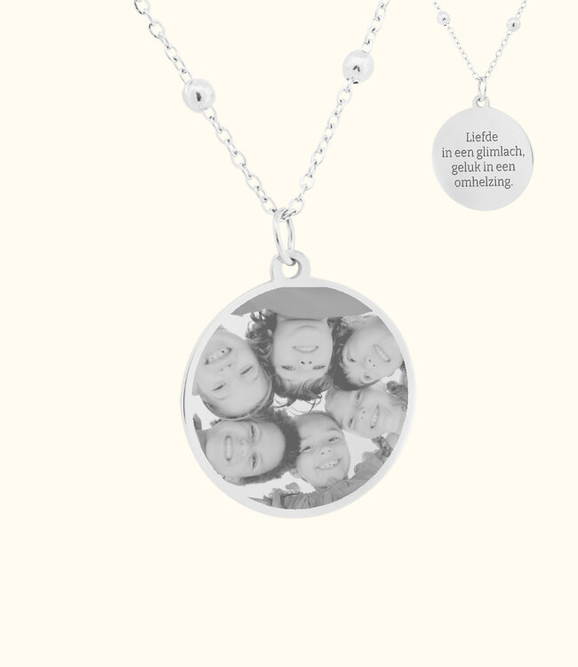 Elegante Ketting Met Gegraveerde Foto Op Ronde Hanger