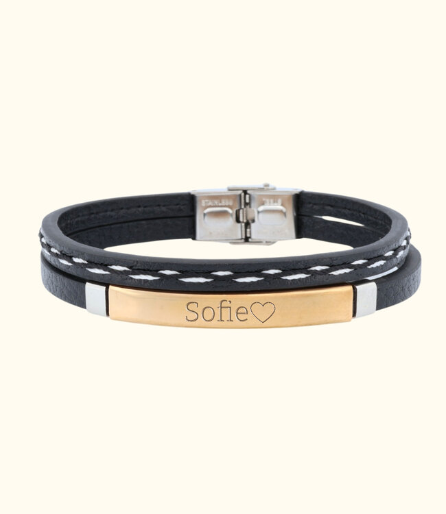 Stijlvolle dubbele leren armband met gepersonaliseerd graveerplaatje