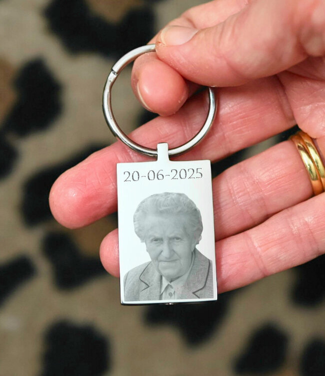 Waardevolle Rechthoekige Foto Sleutelhanger Met As Van Overledene