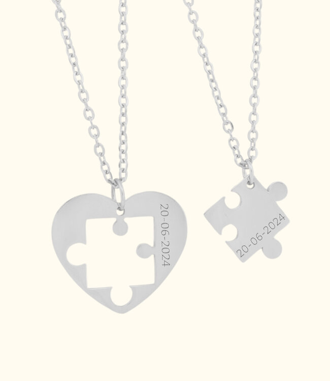 Hartvormige Ketting Met Passend Puzzelstukje Als Teken Van Verbondenheid