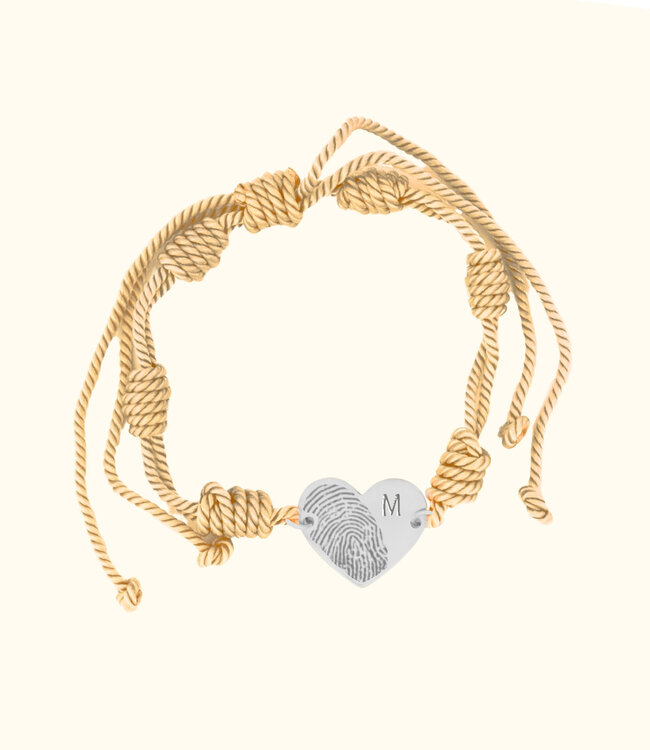 Creëer je eigen hart armband met een vingerafdruk en initiaal