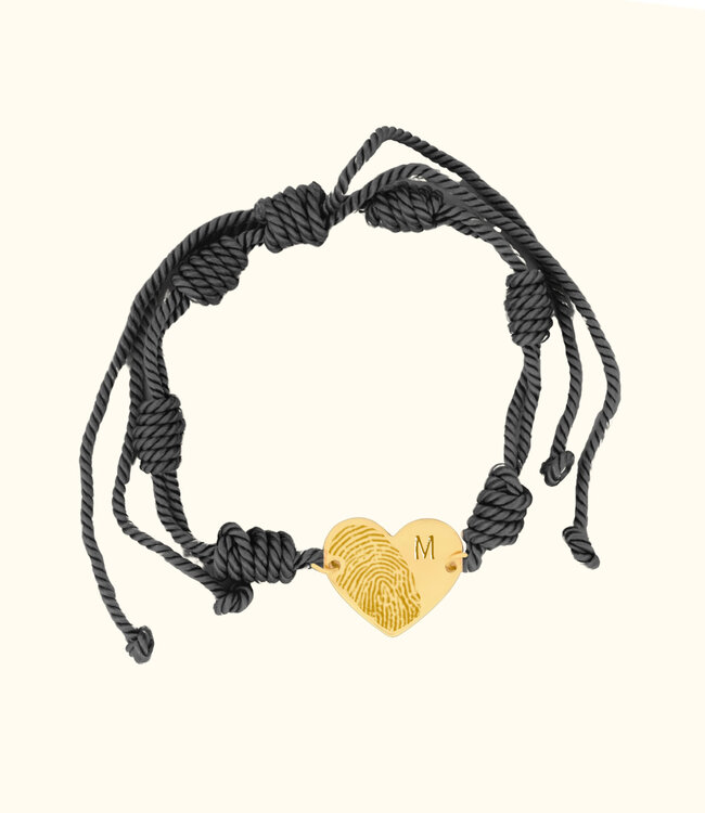 Creëer je eigen hart armband met een vingerafdruk en initiaal
