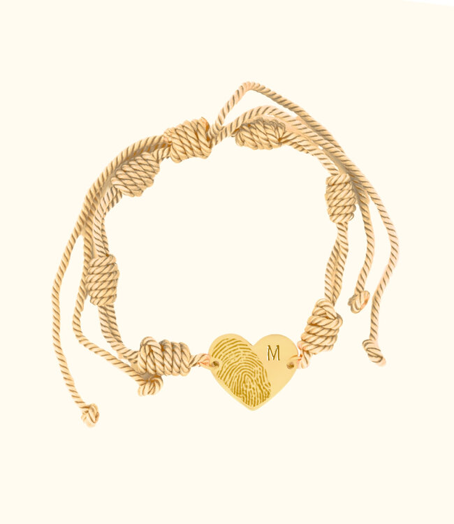 Creëer je eigen hart armband met een vingerafdruk en initiaal