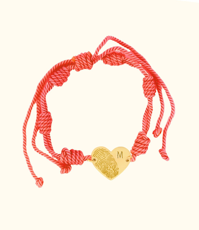 Creëer je eigen hart armband met een vingerafdruk en initiaal