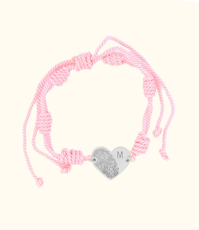 Creëer je eigen hart armband met een vingerafdruk en initiaal