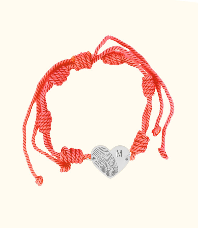 Creëer je eigen hart armband met een vingerafdruk en initiaal