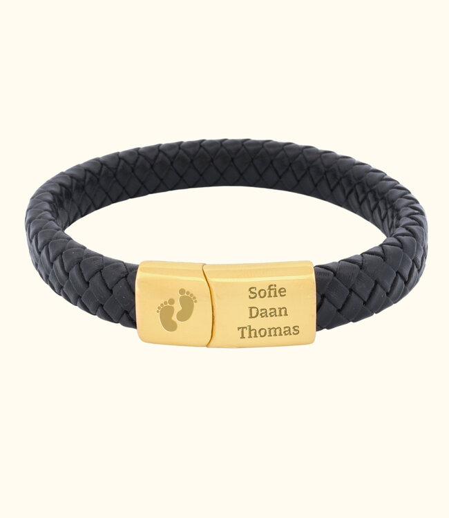 Leren armband met namen als tijdloos en persoonlijk sieraad