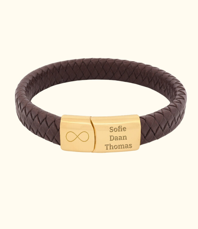 Leren armband met namen als tijdloos en persoonlijk sieraad