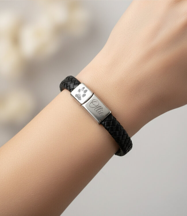 Leren armband met pootafdruk als symbool van eeuwige vriendschap