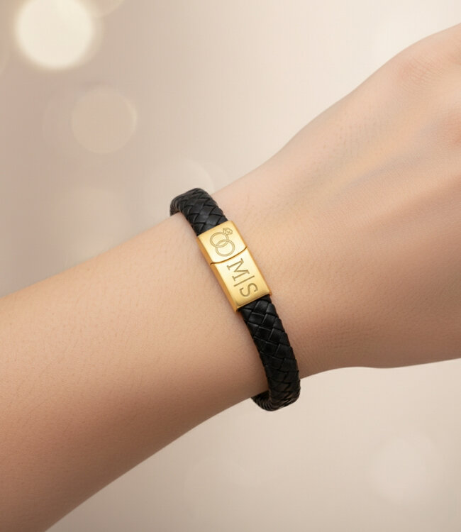 Leren armband met initialen een subtiele manier om verbondenheid te dragen