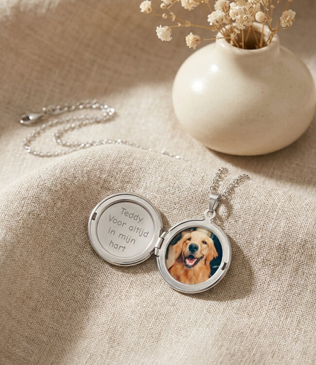Medaillon met pootafdruk persoonlijk sieraad met foto en herinnering