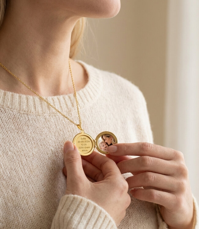 Medaillon met geboortebloem persoonlijk sieraad met foto en aandenken