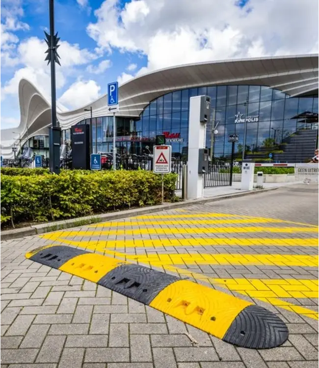 LENTO Ralentisseur voie parking - Kit complet jaune et noir - Hauteur 70 mm