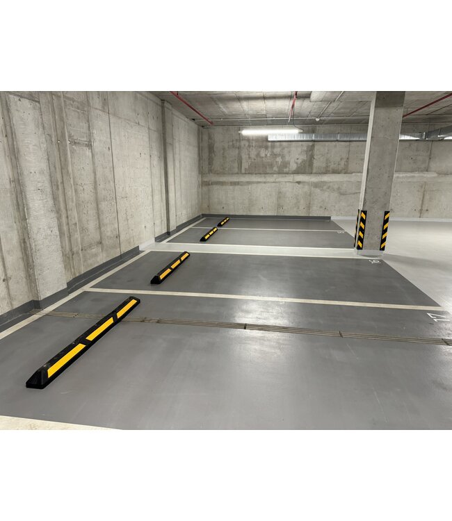 Ri-Traffic Parking separator rubber 176 cm length, yellow reflection