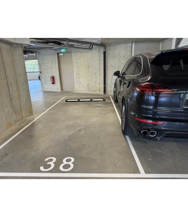 Ri-Traffic Parking separator rubber 176 cm length, white reflection