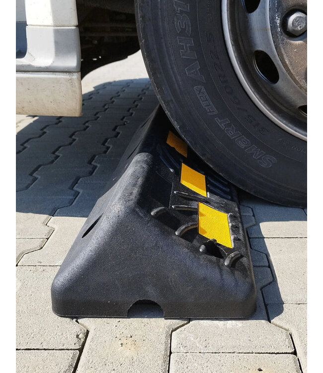 TRUCKSTOP Wheelstop for trucks rubber