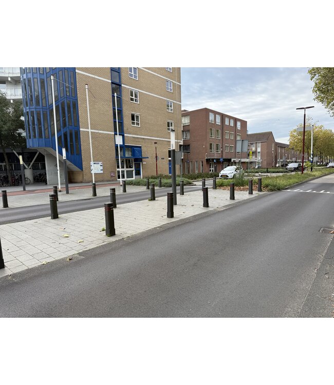 Ri-Traffic Diamond head bollard BLACK with reflector strips