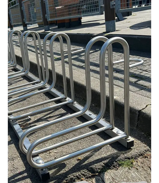 Ri-Traffic Aparcabicicletas FAHRRAD de acero inoxidable con soportes en forma de L para un estacionamiento seguro y estable de bicicletas