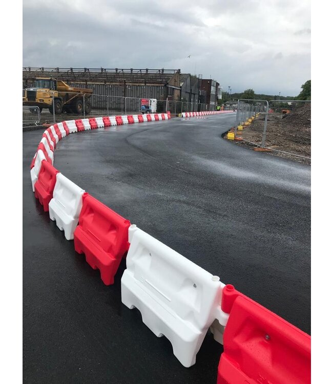 Ri-Traffic Barrera de plástico rellenable roja para control de tráfico y obras