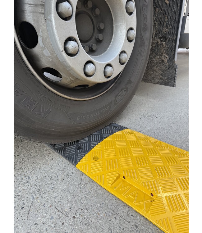 MAX Reductor de velocidad de PVC reciclado - pieza central negra - altura 5 cm