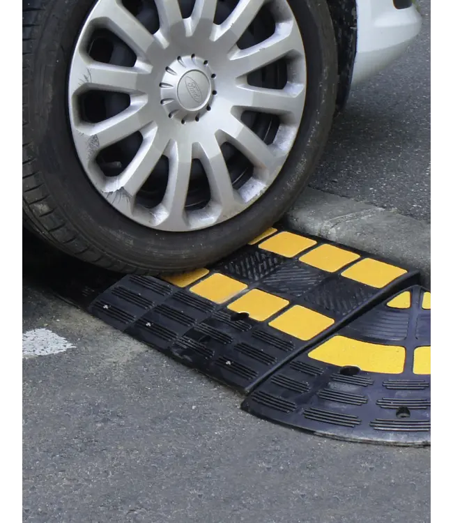 Ri-Traffic Rampe en caoutchouc de 20 cm de hauteur - Pièce d'angle