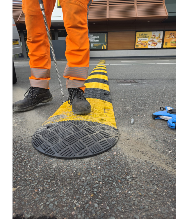 MAX Reductor de velocidad de PVC reciclado de 5 cm de altura (JUEGOS COMPLETOS)