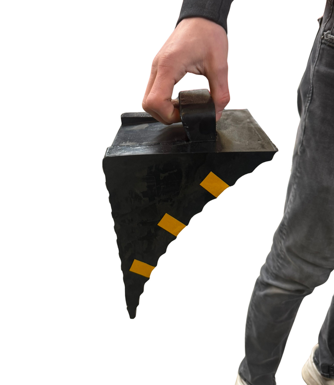 TRUCKSTOP Rubber wheel chock for trucks and large vehicles with yellow reflective strips