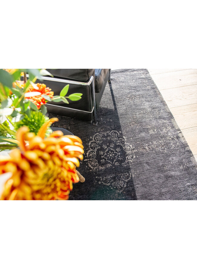 Mineral Black 8263 - Medallion Collection