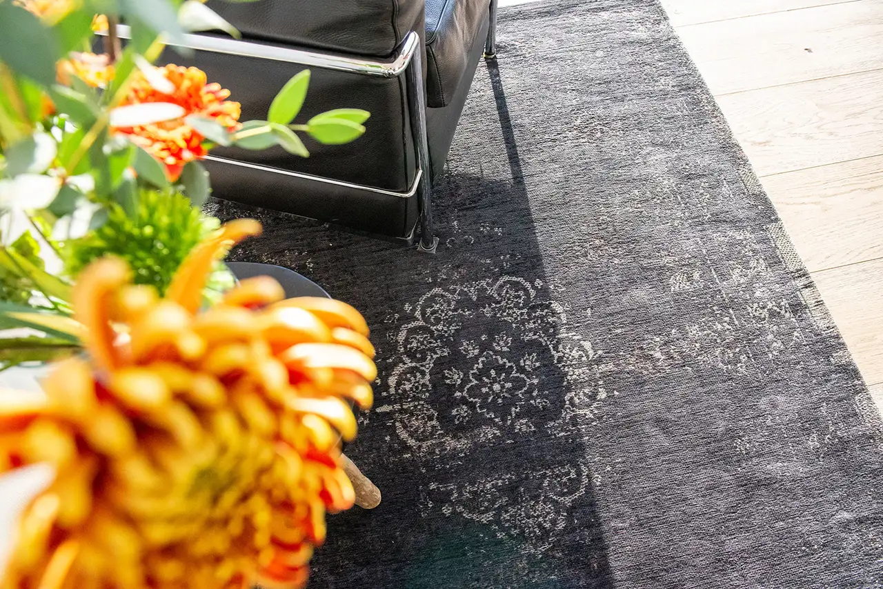Mineral Black 8263 - Medallion Collection