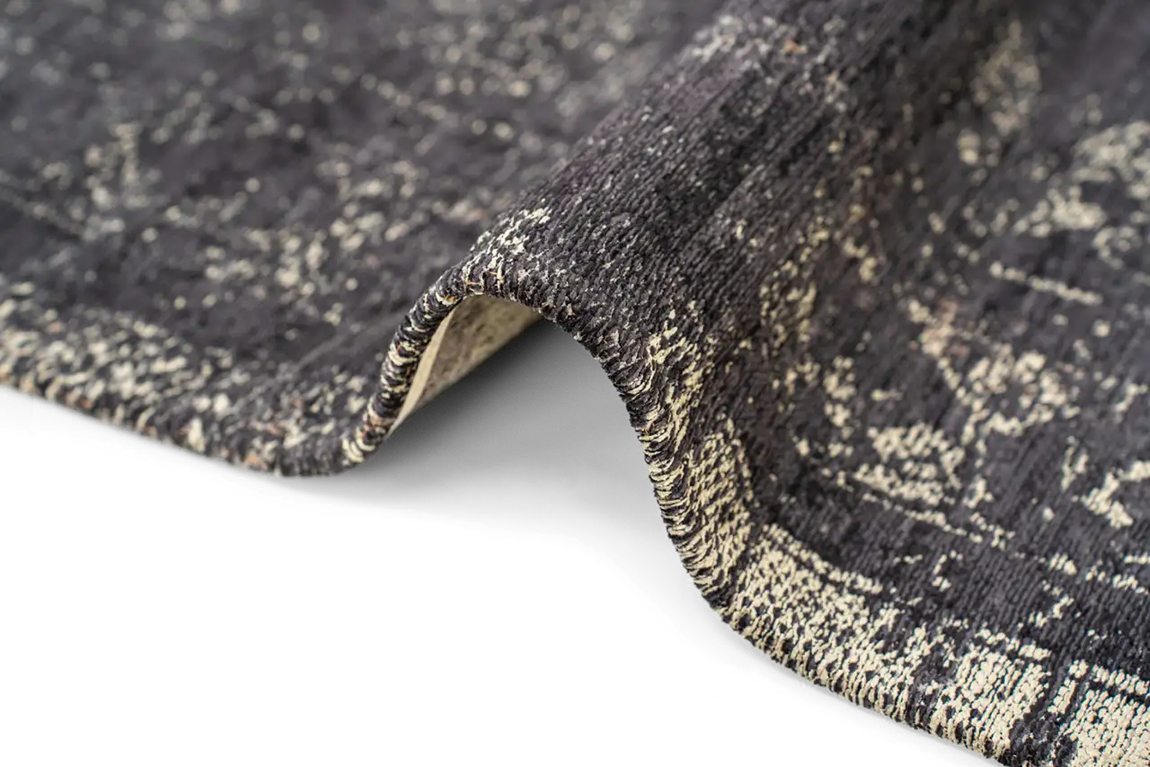 Mineral Black 8263 - Medallion Collection