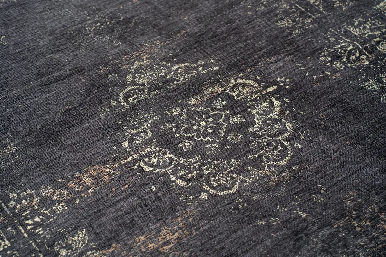 Mineral Black 8263 - Medallion Collection