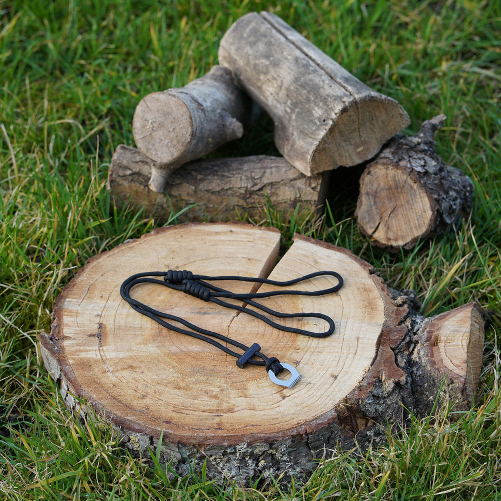 Paracord ketting met fire starter