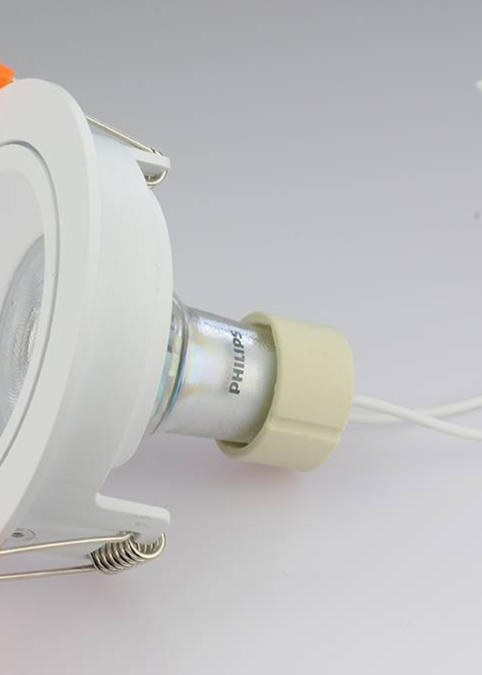 Philips Set van 3, witte LED inbouwspot 4,9W dimbaar (dim to warm), kantelbaar, warmwit licht.