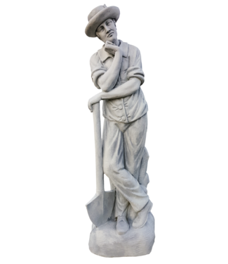 Dromerige tuinman met schop