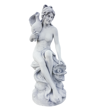 Elegante vrouw met schelpen