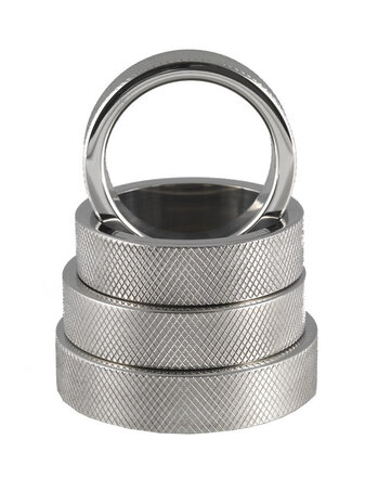 Rimba Bondage Play Penisring van roestvrij staal, 1,5 cm breed – zilverkleurig, variabele diameter