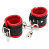 Rimba Bondage Play Menottes rembourrées Rimba Luxe | Cuir véritable en noir et rouge Rimba Bondage Play Menottes rembourrées Rimba Luxe | Cuir véritable en noir et rouge
