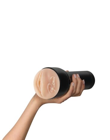 Kiiroo FeelStar Stroker - Romi Chase - Taschenmuschi Kiiroo FeelStar Stroker - Romi Chase - Taschenmuschi