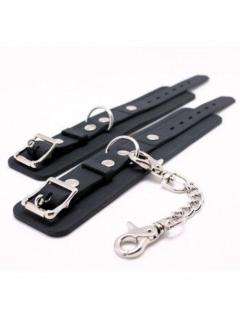 Rimba Latex Play Rimba Narrow Restraints Black – Adjustable bondage handcuffs with snap hooks Rimba Latex Play Rimba Narrow Restraints Black – Adjustable bondage handcuffs with snap hooks